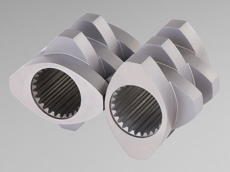 Zwei metallische Schneckenelemente mit Innenverzahnung und dreiflügeligem Profil für Extruder