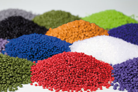 Farbiges Kunststoffgranulat in verschiedenen Sorten und Farben für Extrusion und Kunststoffverarbeitung