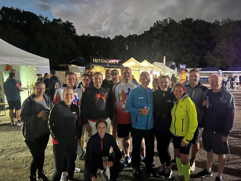 C.A.PICARD Team nach dem Remscheider Firmenlauf 2025 – gemeinsamer Ausklang am Eventgelände