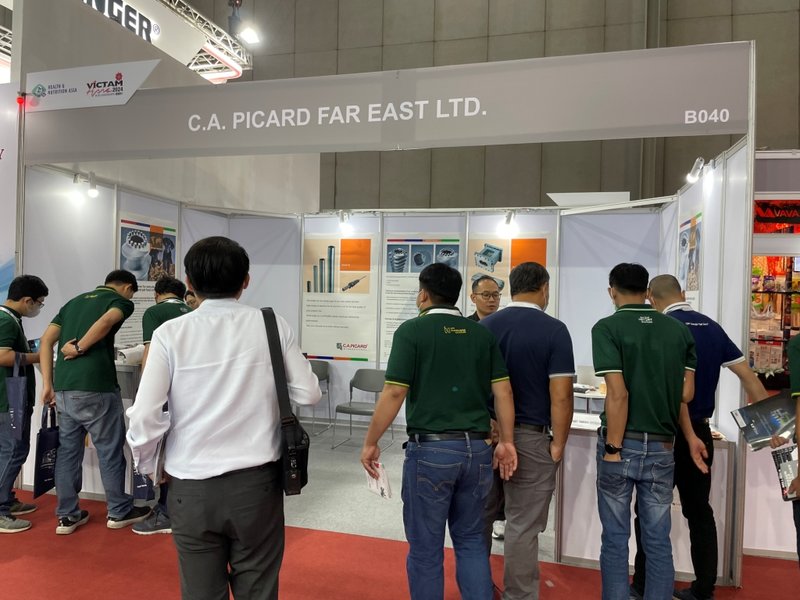 C.A.PICARD Messestand auf der VICTAM Asia 2024 in Bangkok mit Besuchern